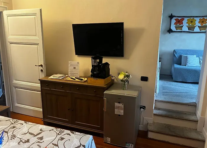 Vsc - In Storica Vista E Piscina 레사